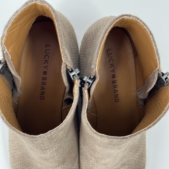 𝅺LUCKY Brand Suede Tan Perforated Laser Cut Ankle Boots Leather Size 7.5 - Picture 7 of 8